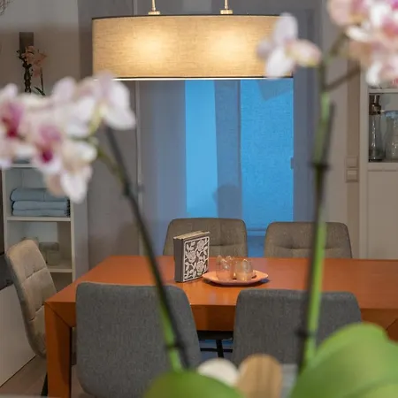 #1 Modernes Mit Pool Und Garten Privat bolig