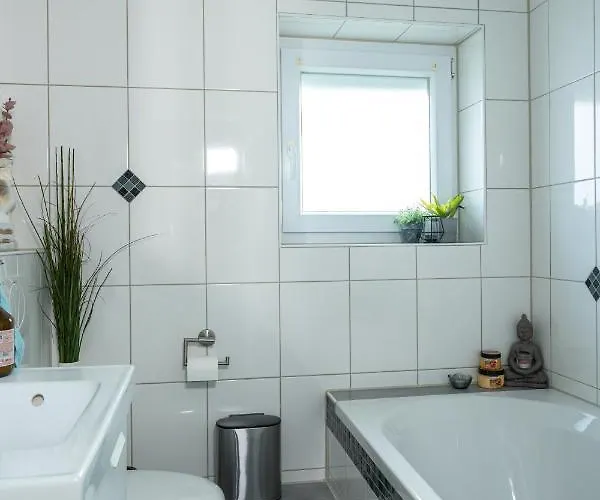 #1 Modernes Mit Pool Und Garten ホームステイ *